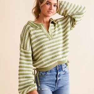 🦄Chic Olive Oversized and White V-Neck Sweater Size Large 26" Pit